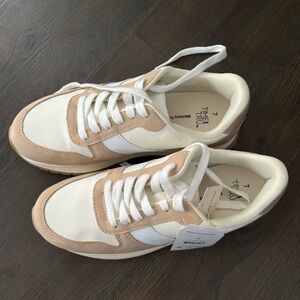 Brand new womens gym shoes size 7 tan and cream